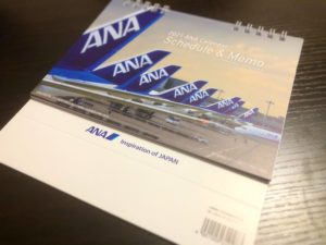 ANA株を100株購入して株主になったら株主優待でカレンダーと優待が送られてきた